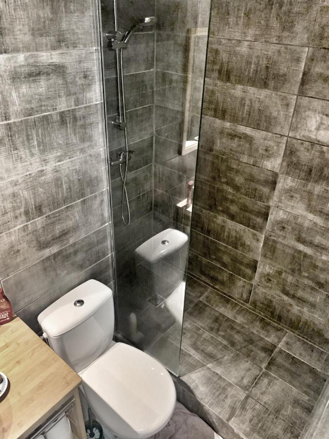 Appartement Duplex Climatise Avec Wi-Fi - Plage Pointe Marin A Pieds, Recemment Renove Sainte-Anne Eksteriør bilde