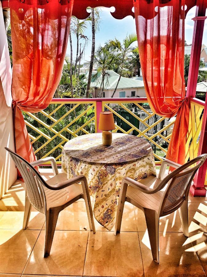 Appartement Duplex Climatise Avec Wi-Fi - Plage Pointe Marin A Pieds, Recemment Renove Sainte-Anne Eksteriør bilde