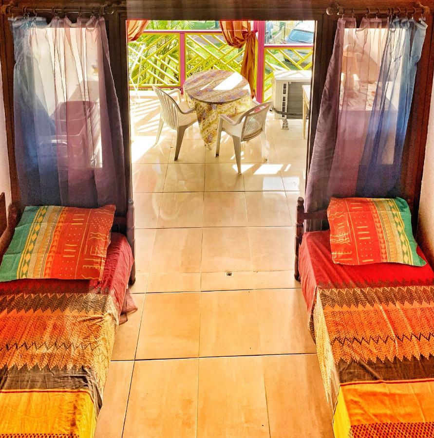 Appartement Duplex Climatise Avec Wi-Fi - Plage Pointe Marin A Pieds, Recemment Renove Sainte-Anne Eksteriør bilde